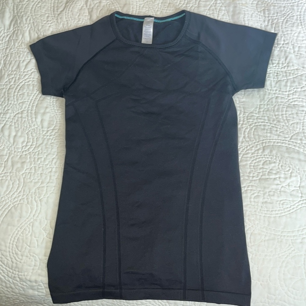 Black ivivva top